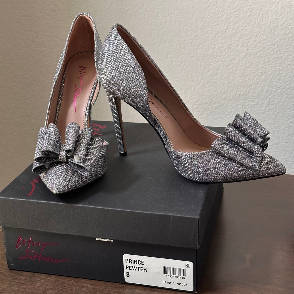 Betsey Johnson Prince Pewter Glitter D'Orsay Bow Pumps Stiletto Heels 8M